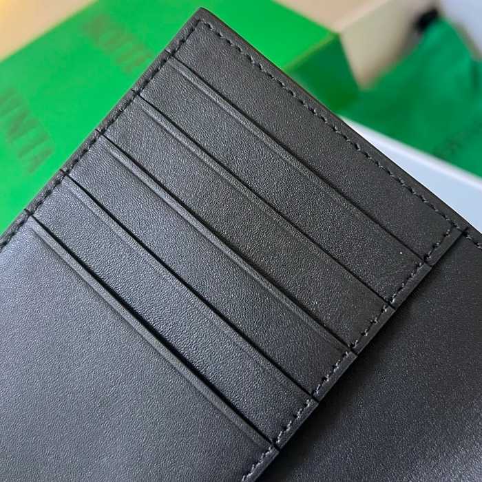 BOTTEGA VENETA BV 607482 新作パスポートケース 編み牛皮 13.3x9.5cm サイズ:13.3x9.5cm