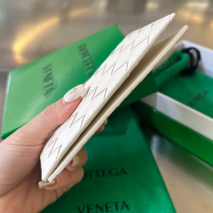 BOTTEGA VENETA BV 607482 新作パスポートケース 編み牛皮 13.3x9.5cm サイズ:13.3x9.5cm