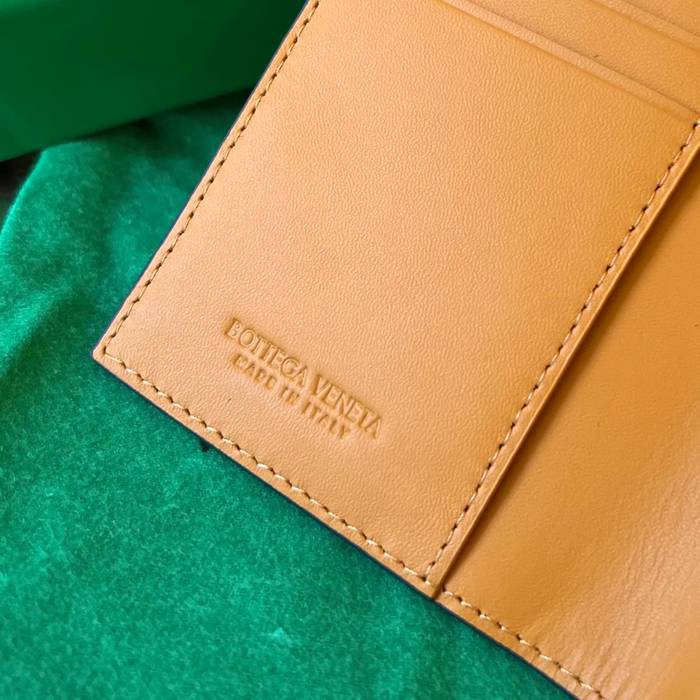 BOTTEGA VENETA BV 607482 新作パスポートケース 編み牛皮 13.3x9.5cm サイズ:13.3x9.5cm