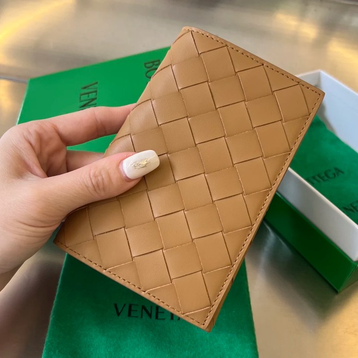 BOTTEGA VENETA BV 629679 新作パッチワークパスポートケース 編み牛皮 13.3x9.5cm サイズ:13.3x9.5cm