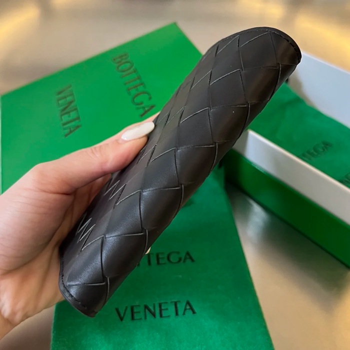 BOTTEGA VENETA BV 629679 新作パッチワークパスポートケース 編み牛皮 13.3x9.5cm サイズ:13.3x9.5cm