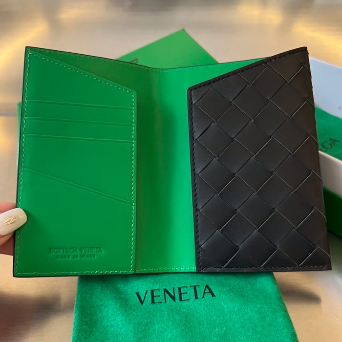 BOTTEGA VENETA BV 629679 新作パッチワークパスポートケース 編み牛皮 13.3x9.5cm サイズ:13.3x9.5cm