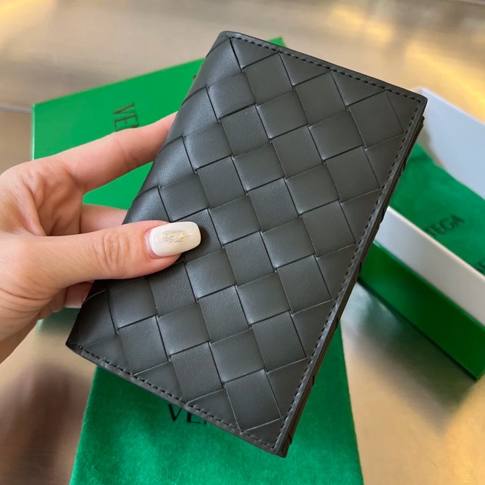 BOTTEGA VENETA BV 629679 新作パッチワークパスポートケース 編み牛皮 13.3x9.5cm サイズ:13.3x9.5cm