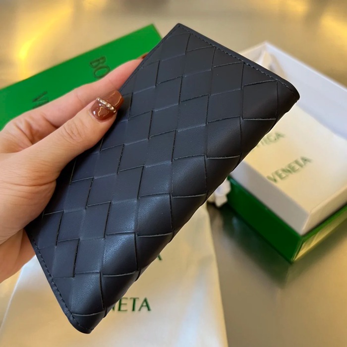 BOTTEGA VENETA BV 629679 新作パッチワークパスポートケース 編み牛皮 13.3x9.5cm サイズ:13.3x9.5cm