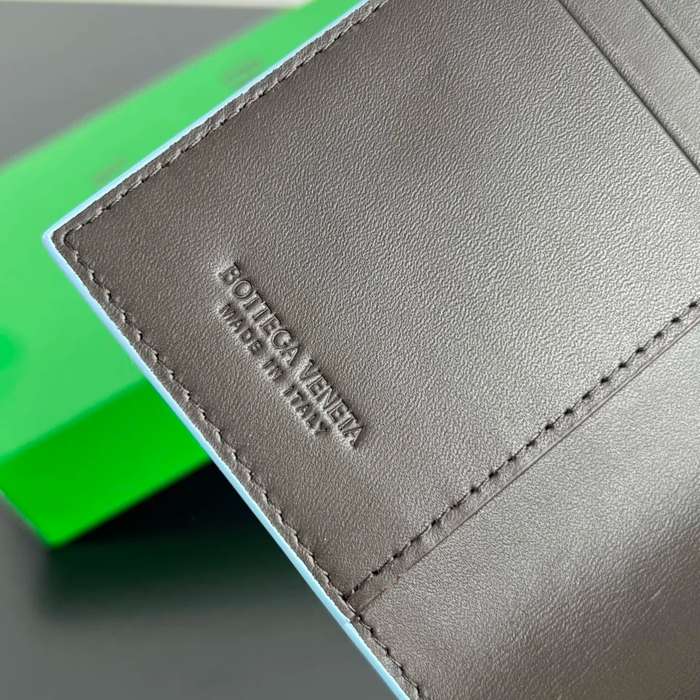 BOTTEGA VENETA BV 749441 新作パスポートケース 編み牛皮 13.3x9.5cm サイズ:13.3x9.5cm