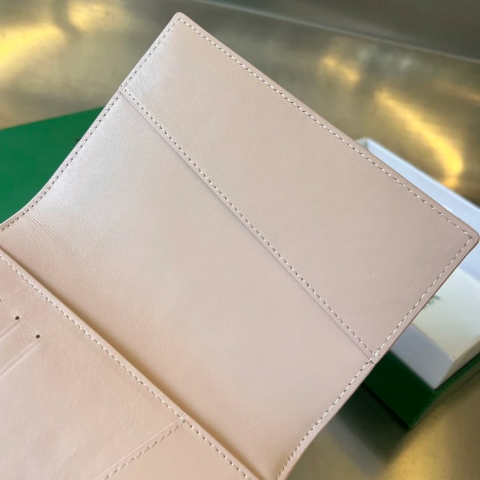 BOTTEGA VENETA BV 777046 カセット パスポートケース 編み羊皮 13.6x10.5cm サイズ:13.6x10.5cm