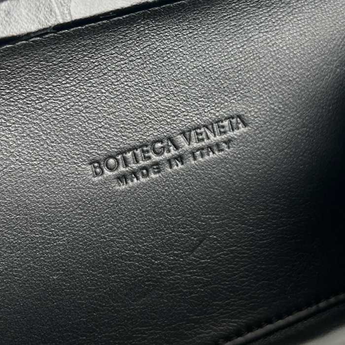 BOTTEGA VENETA BV 737025 ノット イブニングバッグ ワニ革 19x11.5cm サイズ:19x11.5cm
