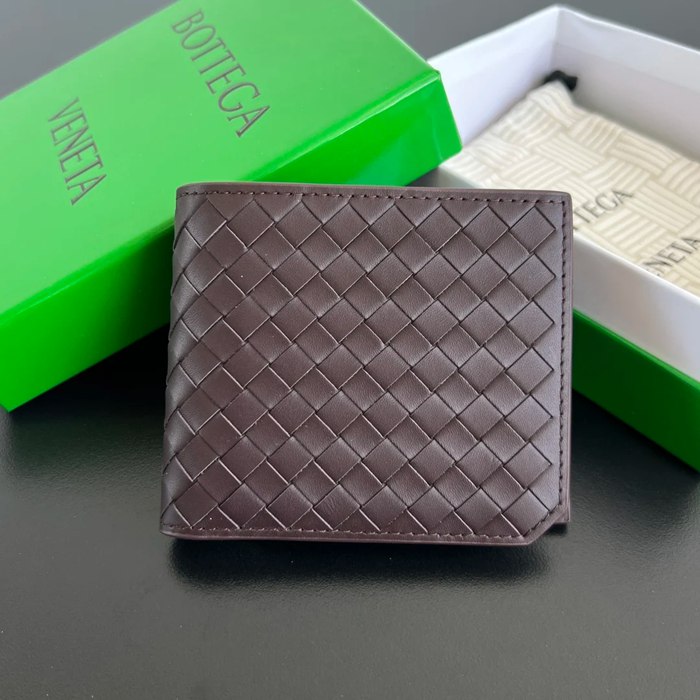 BOTTEGA VENETA BV 805654 新作小銭入れ付き二つ折り短財布 牛皮 11x9.5cm サイズ:11x9.5cm