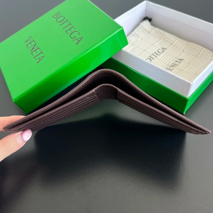 BOTTEGA VENETA BV 796966 ピッコロ 二つ折り財布 細編み小牛皮 9.5x11x0.5cm サイズ:9.5x11x0.5cm