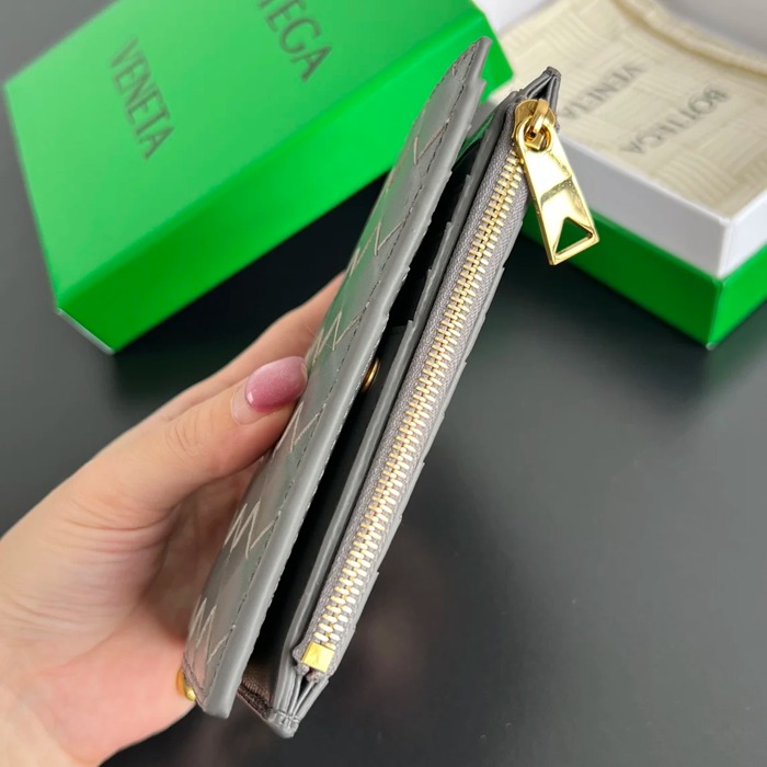 BOTTEGA VENETA BV 806078 ソリスティス 二つ折り財布 14.5x11cm サイズ:14.5x11cm