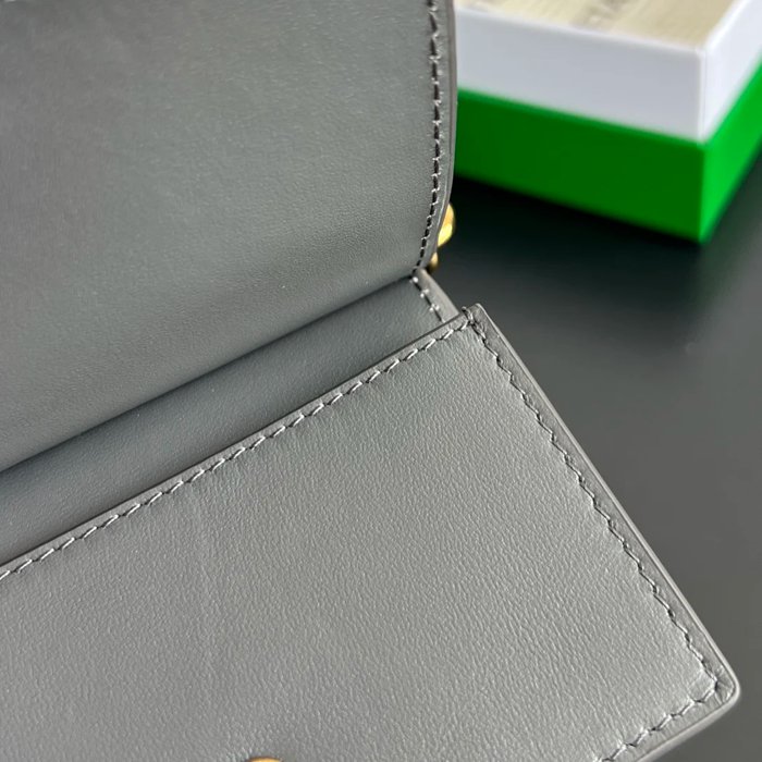 BOTTEGA VENETA BV 810596 ソリスティス カードケース 11x7.8x2.5cm サイズ:11x7.8x2.5cm