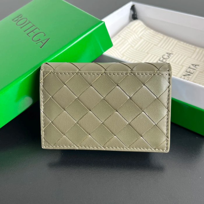 BOTTEGA VENETA BV 667141 新作名刺ケース 編み羊皮 11x7.5x2.5cm サイズ:11x7.5x2.5cm