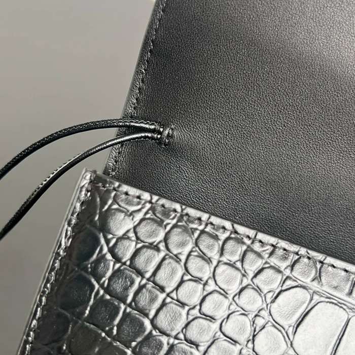 BOTTEGA VENETA BV 741511 クラッチバッグ ワニ紋羊革 31x13cm サイズ:31x13cm