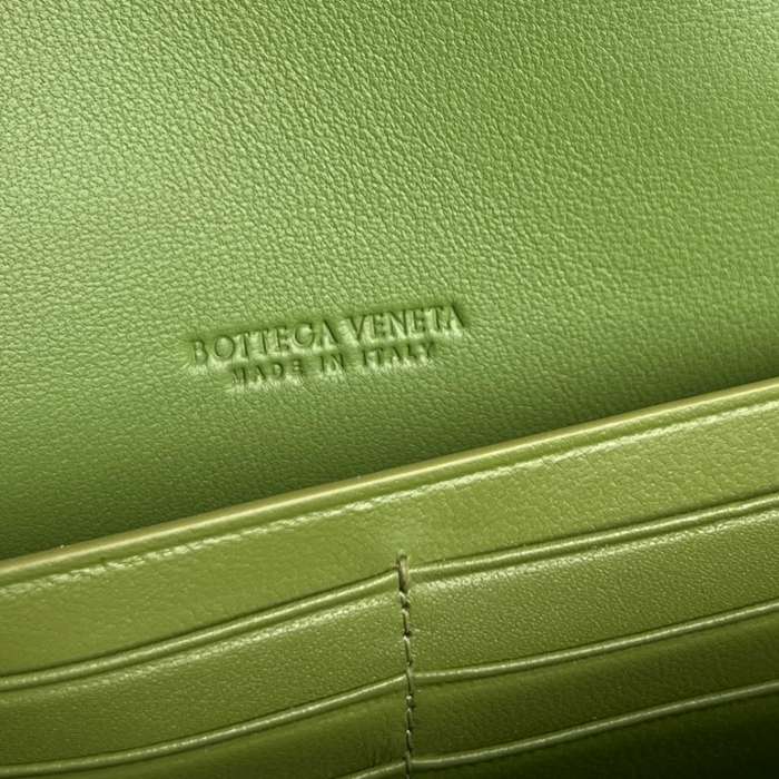 BOTTEGA VENETA BV 741511 クラッチバッグ ワニ紋羊革 31x13cm サイズ:31x13cm
