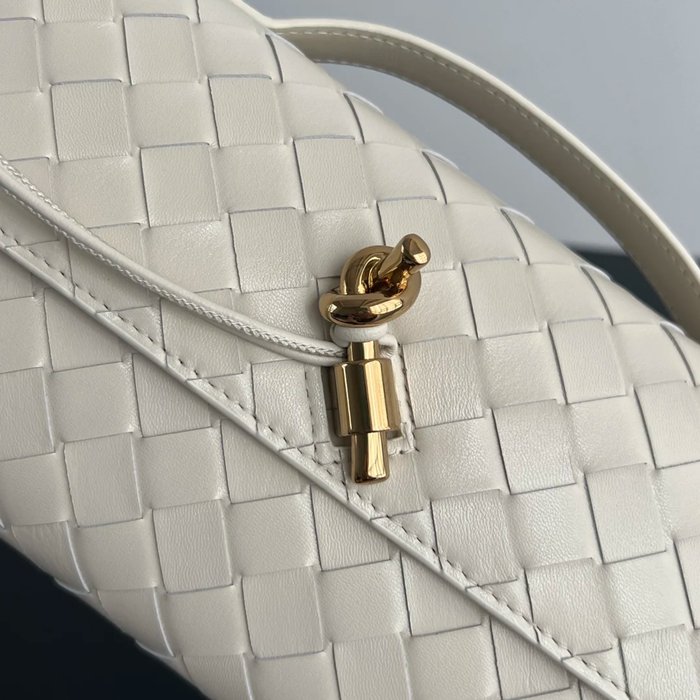 BOTTEGA VENETA BV 741511 クラッチバッグ 編み羊革 31x13cm サイズ:31x13cm