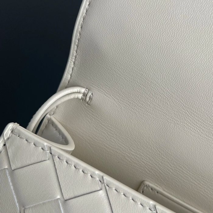 BOTTEGA VENETA BV 741511 クラッチバッグ 編み羊革 31x13cm サイズ:31x13cm