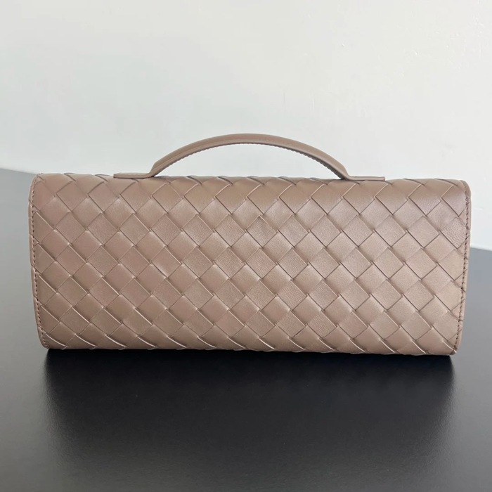 BOTTEGA VENETA BV 741511 クラッチバッグ 編み羊革 31x13cm サイズ:31x13cm