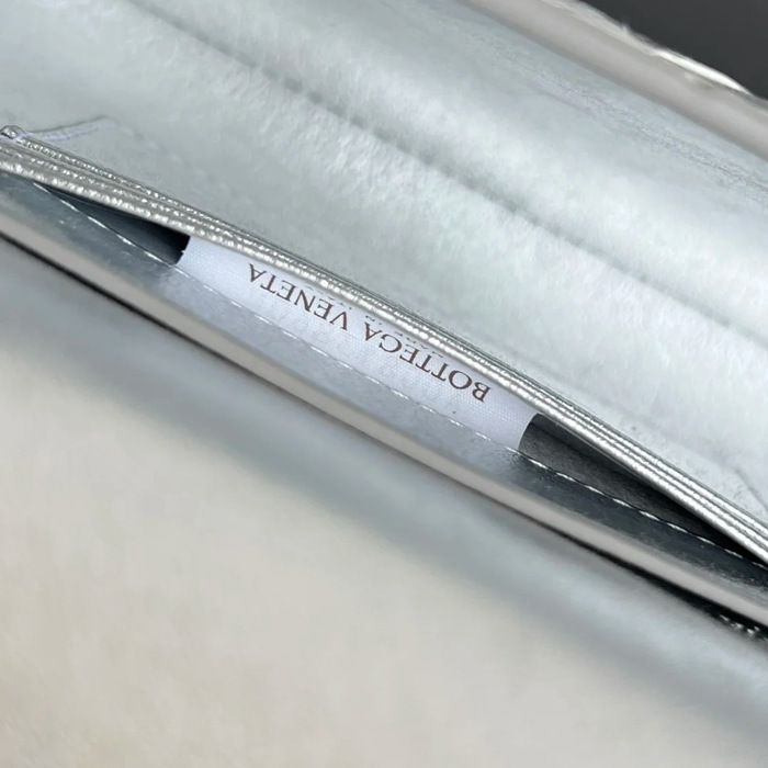 BOTTEGA VENETA BV 741511 クラッチバッグ 編み羊革 31x13cm サイズ:31x13cm