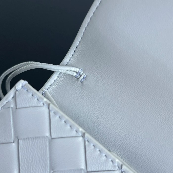 BOTTEGA VENETA BV 741511 クラッチバッグ 編み羊革 31x13cm サイズ:31x13cm