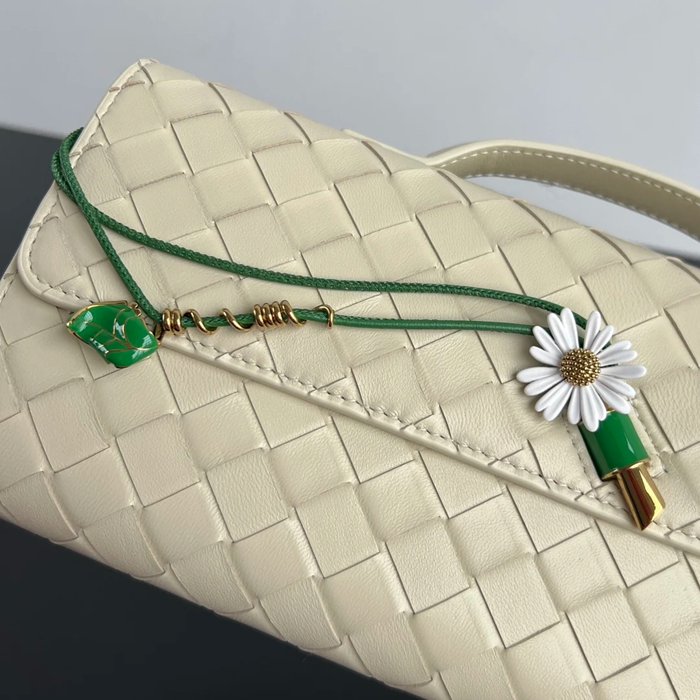 BOTTEGA VENETA BV 836810 アンディアーモ クラッチバッグ ヒナギク 31x13cm サイズ:31x13cm