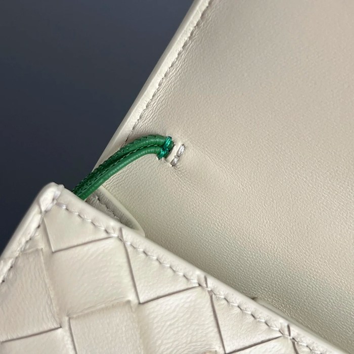 BOTTEGA VENETA BV 836810 アンディアーモ クラッチバッグ ヒナギク 31x13cm サイズ:31x13cm
