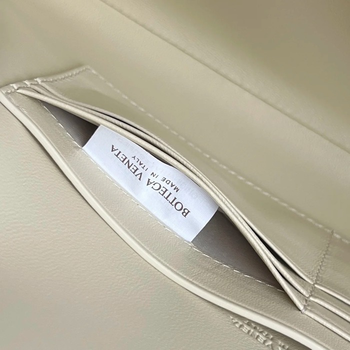 BOTTEGA VENETA BV 836810 アンディアーモ クラッチバッグ ヒナギク 31x13cm サイズ:31x13cm
