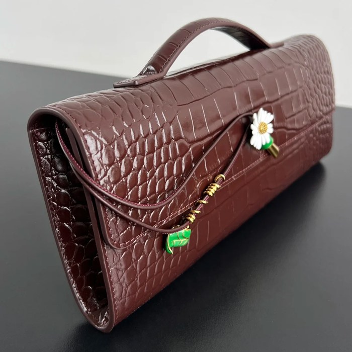 BOTTEGA VENETA BV 836810 アンディアーモ クラッチバッグ ワニ紋 ヒナギク 31x13cm サイズ:31x13cm