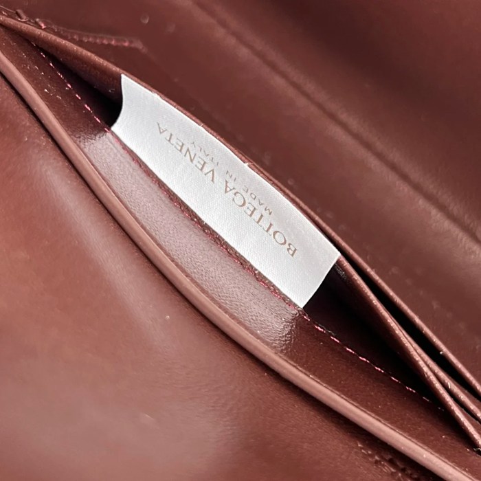 BOTTEGA VENETA BV 836810 アンディアーモ クラッチバッグ ワニ紋 ヒナギク 31x13cm サイズ:31x13cm