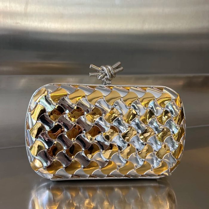BOTTEGA VENETA BV 778500 コント イブニングバッグ 波編み羊皮 19x11.5cm サイズ:19x11.5cm BOTTEGA VENETA BV 778500 コント イブニングバッグ 波編み羊皮 19x11.5cm サイズ:19x11.5cm