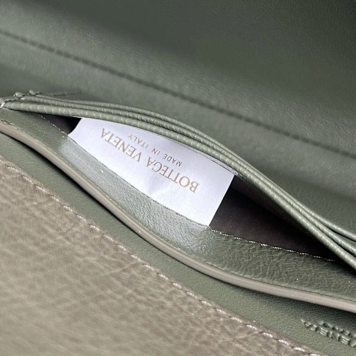 BOTTEGA VENETA BV 805241 アンディアーモ クラッチバッグ ダチョウ革 31x13cm サイズ:31x13cm