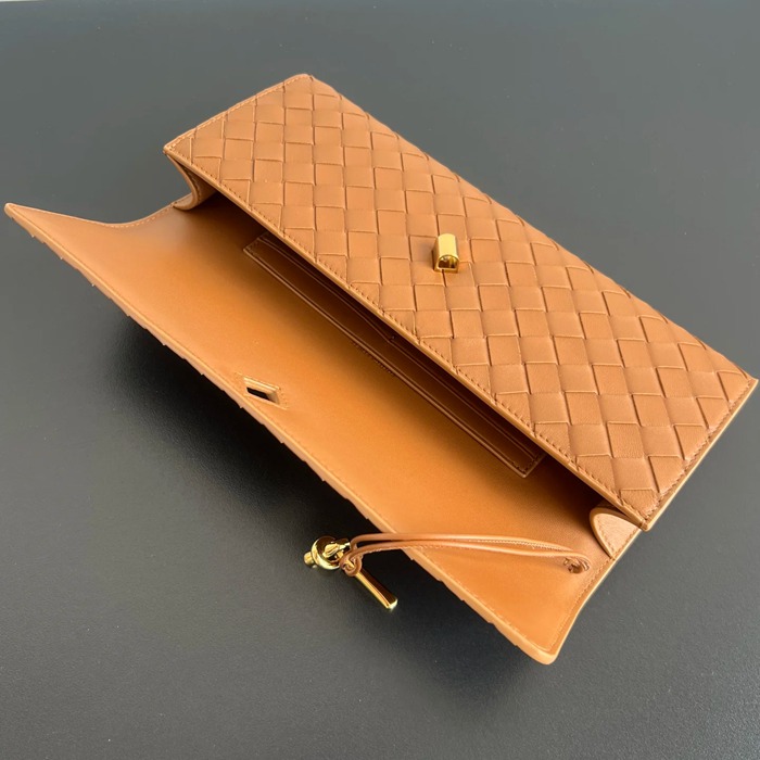 BOTTEGA VENETA BV 741511 クラッチバッグ 編み羊革 31x13cm サイズ:31x13cm