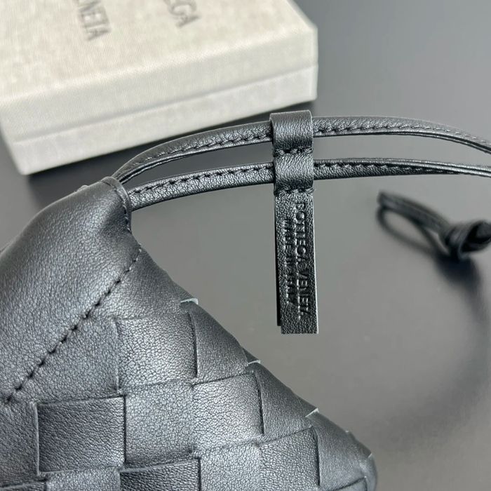BOTTEGA VENETA BV 843903 カードケース 編み羊皮 マルチカラー 11x8.5cm サイズ:11x8.5cm