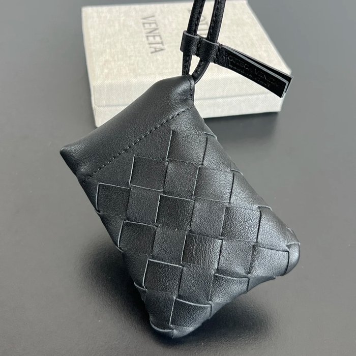 BOTTEGA VENETA BV 843903 カードケース 編み羊皮 マルチカラー 11x8.5cm サイズ:11x8.5cm