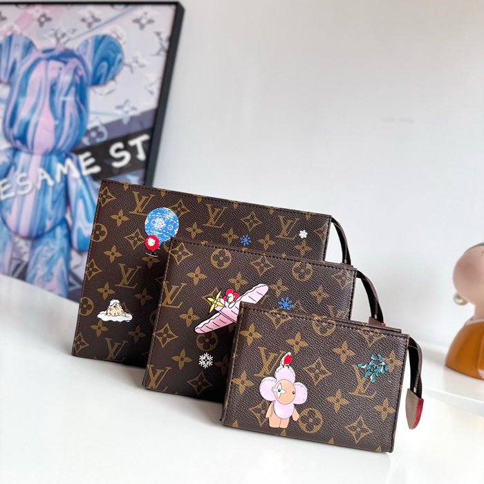 LOUIS VUITTON M15357 コスメポーチ ヴィヴィエンヌ サイズ:25x20x5.5cm