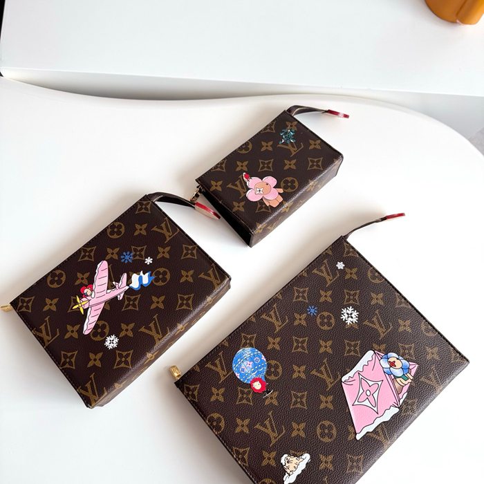 LOUIS VUITTON M15357 コスメポーチ ヴィヴィエンヌ サイズ:25x20x5.5cm