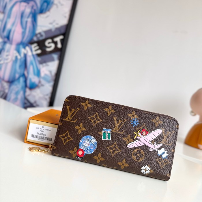 LOUIS VUITTON M26256 ジッピー長財布 モノグラム サイズ:19.5x10.5x2.5cm LOUIS VUITTON M26256 ジッピー長財布 モノグラム サイズ:19.5x10.5x2.5cm
