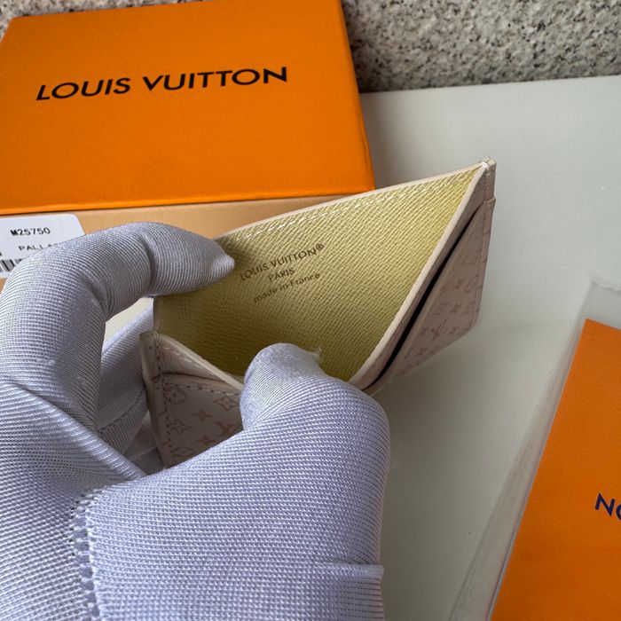 LOUIS VUITTON M25750 カードケース LVロマンスシリーズ サイズ:11x7x0.5cm