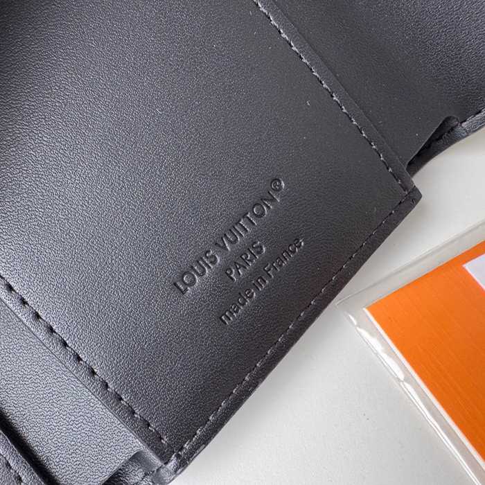 LOUIS VUITTON M12635 ヴィクター長財布 モノグラムシャドウ サイズ:11.5x9x2.5cm