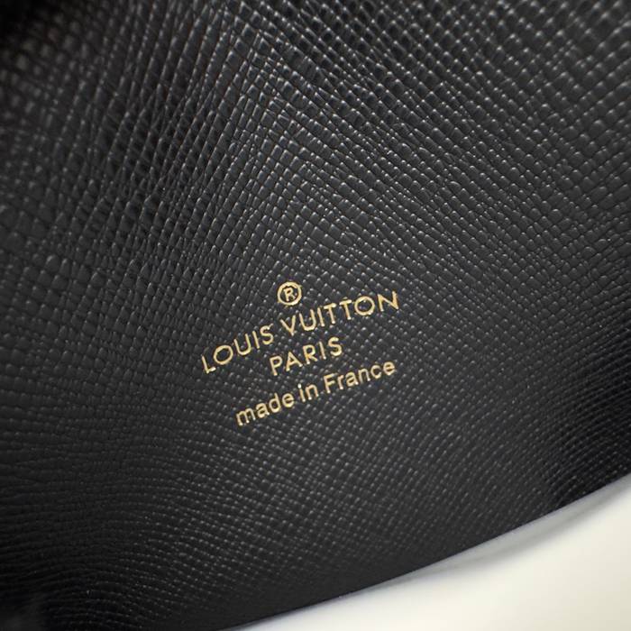 LOUIS VUITTON M81855 名刺ケース モノグラムリバース サイズ:10x6.8x1.4cm