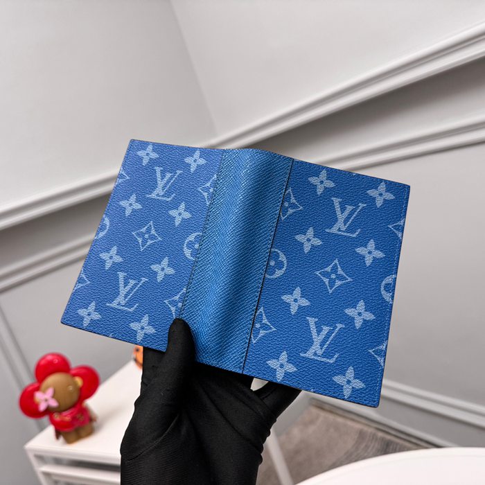 LOUIS VUITTON M31030 パスポートケース タイガラマ サイズ:10x14x2.5cm