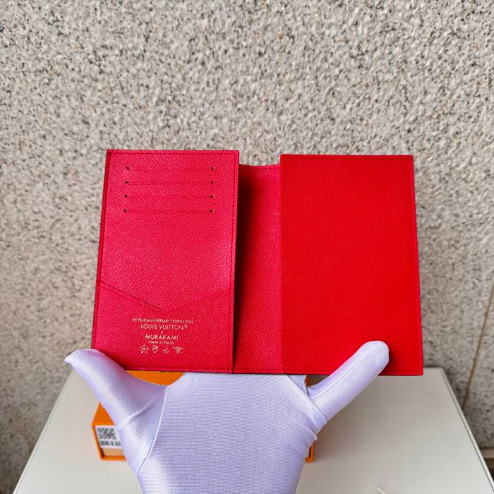 LOUIS VUITTON M13424 パスポートケース 村上隆コラボ サイズ:10x14x2.5cm