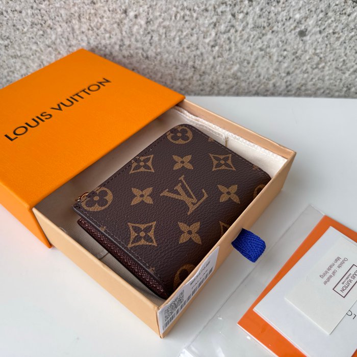 LOUIS VUITTON M83476 ノアコンパクト長財布 モノグラム ブラウン サイズ:11x8.5x1.5cm