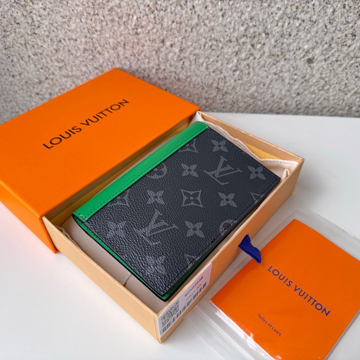 LOUIS VUITTON M25838 パスポートケース モノグラムエクリプス×グリーン サイズ:10x14x2.5cm