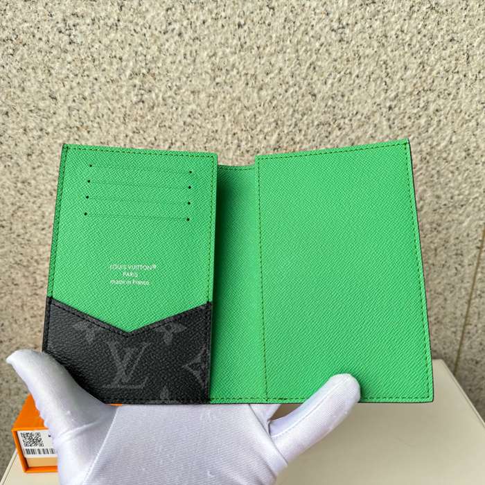 LOUIS VUITTON M25838 パスポートケース モノグラムエクリプス×グリーン サイズ:10x14x2.5cm
