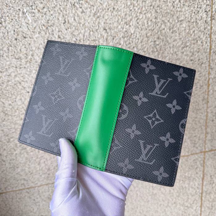 LOUIS VUITTON M25838 パスポートケース モノグラムエクリプス×グリーン サイズ:10x14x2.5cm