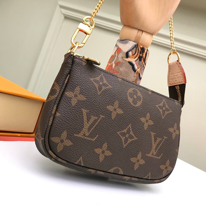 LOUIS VUITTON M58009 アクセサリーポーチ モノグラム サイズ:15.5x10.5cm