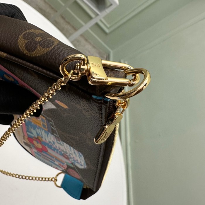 LOUIS VUITTON M81637 ミニポシェット アクセサリー ヴィヴィエンヌ サイズ:15.5x10.5cm