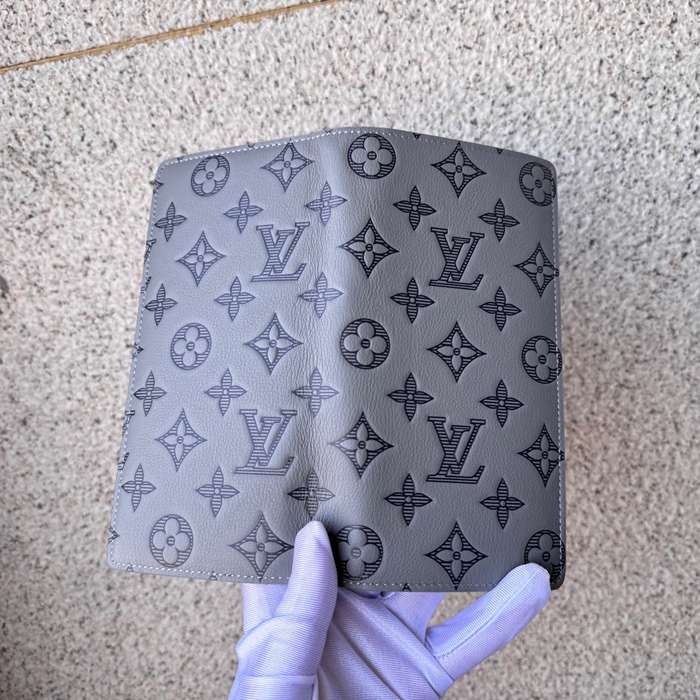LOUIS VUITTON M81335 ブラッザ長財布 モノグラムシャドウ グレー サイズ:19x10cm