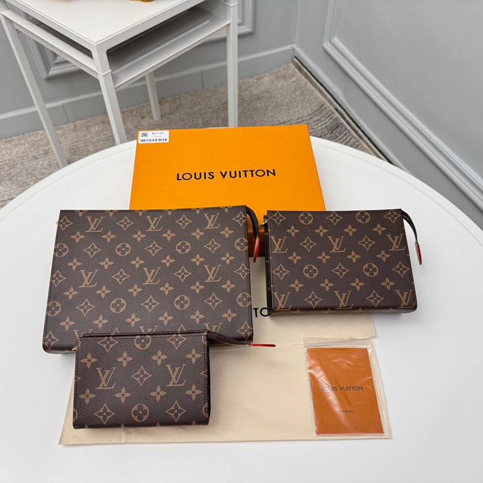 LOUIS VUITTON M47195 トリオコスメポーチ モノグラム サイズ:25x20x5.5cm