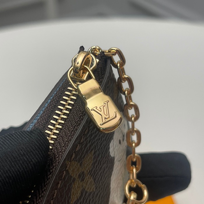 LOUIS VUITTON M12229 ポシェット クレ 雪秀シリーズ サイズ:12x7x1.5cm